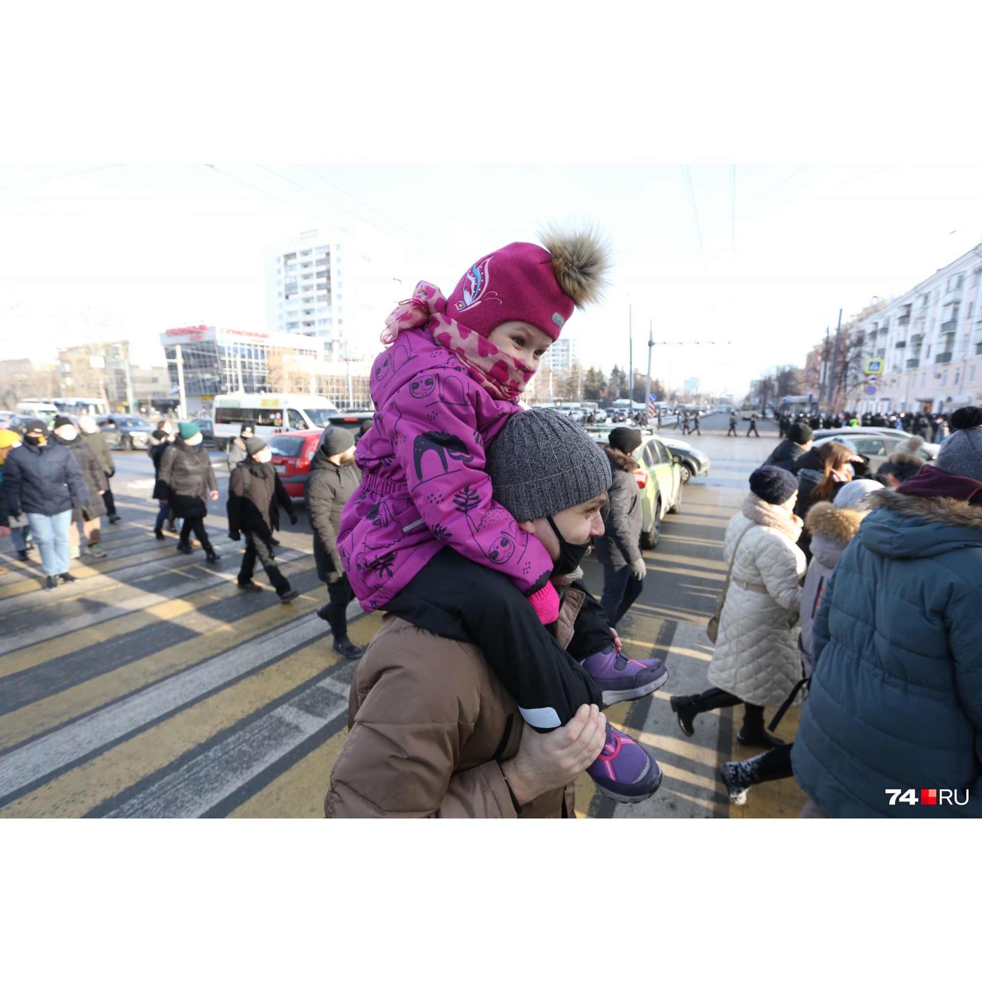 Кто-то решился прийти с ребенком, но в основном все-таки все взрослые люди Кто-то решился прийти с ребенком, но в основном все-таки все взрослые люди