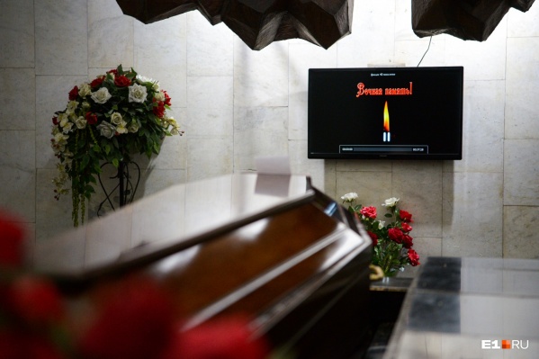 В период третьей волны резко возросла заболеваемость и смертность В период третьей волны резко возросла заболеваемость и смертность