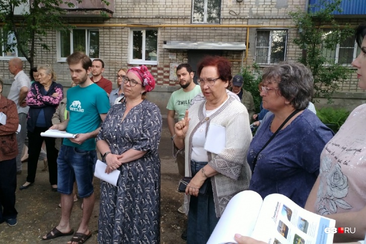 Некоторые жильцы хрущевки сами ее и строили Некоторые жильцы хрущевки сами ее и строили