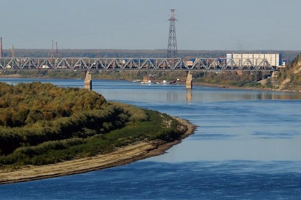 В реке сильное течение. Это усложняет работу водолазной группы В реке сильное течение. Это усложняет работу водолазной группы