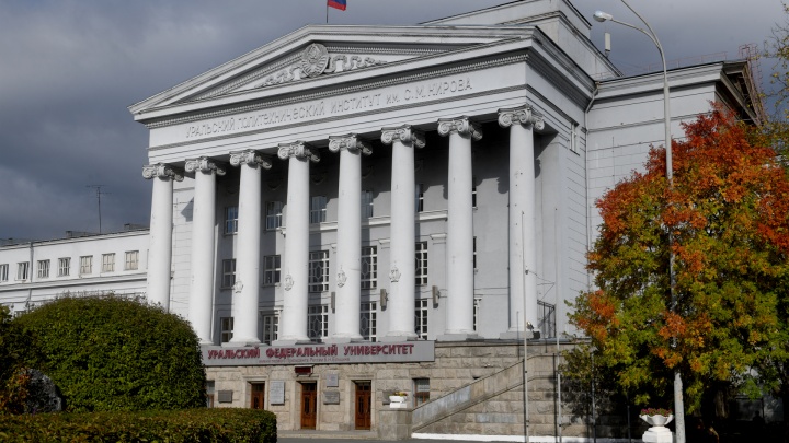 Студенты в Екатеринбурге пожаловались, что контактных по ковиду заставляют приходить в вуз