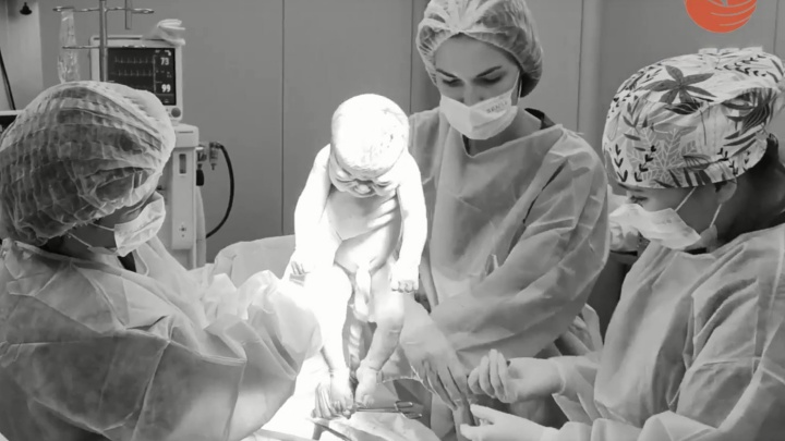 Роды в «прямом эфире». Тюменская клиника показала трогательное видео с новорожденной