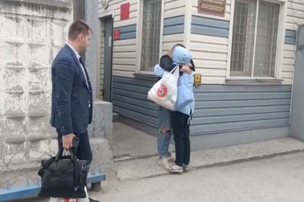 Адвокат женщины добавил, что они планируют написать заявление о превышении должностных полномочий на полицию и следователей Адвокат женщины добавил, что они планируют написать заявление о превышении должностных полномочий на полицию и следователей