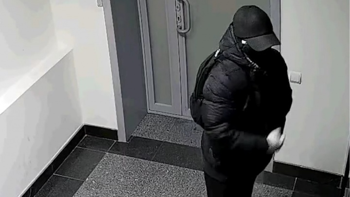 В Архангельске в канун Нового года неизвестный напал на отделение банка