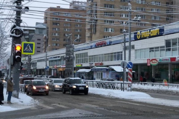 Пешеходам дается 19 секунд, чтобы перейти дорогу Пешеходам дается 19 секунд, чтобы перейти дорогу