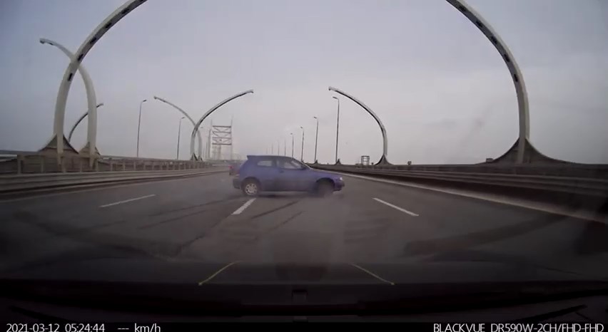 Скриншот видео из группы <a href="https://vk.com/wall-94076846_3929994" target="_blank" class="_">«Признавашки ДТП и ЧП Санкт-Петербург»</a>
