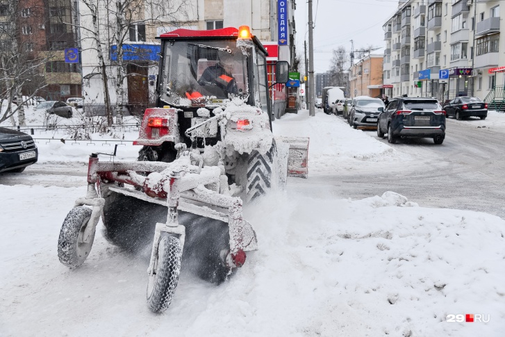 Вечный вопрос в Архангельске: кто должен чистить дворы от снега