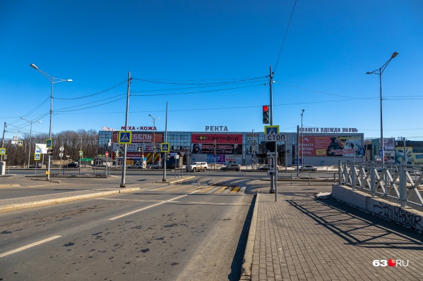 Надземный переход появится около торговых центров «Рента» и «Интермебель» Надземный переход появится около торговых центров «Рента» и «Интермебель»