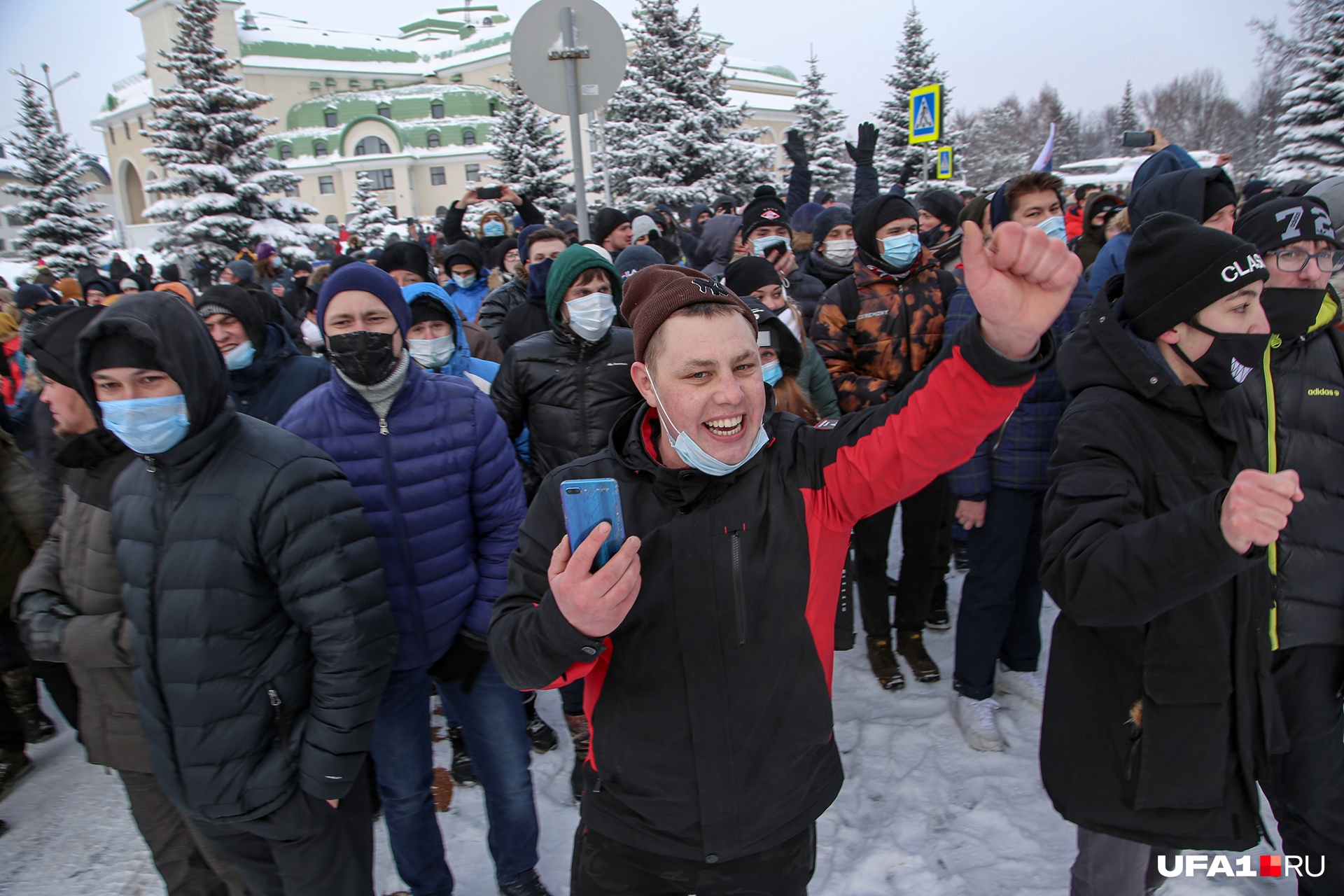 Участники акции подогревали себя речовками Участники акции подогревали себя речовками
