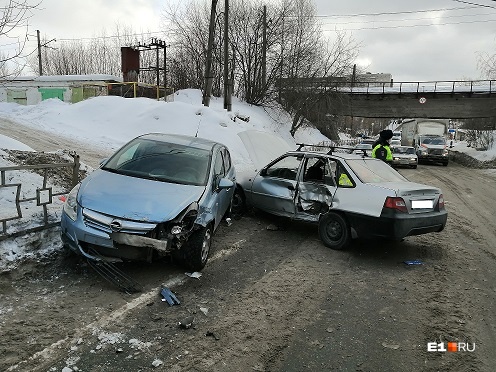 Пострадал 3-летний пассажир: в Нижнем Тагиле Opel протаранил Daewoo