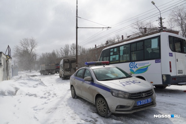 Одна из маршруток была пустой, во второй ехали пассажиры Одна из маршруток была пустой, во второй ехали пассажиры