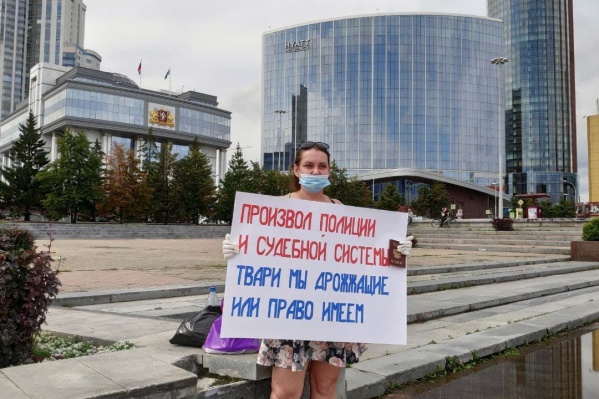 Активистка Екатерина Сурсякова через суд добилась материальной компенсации за незаконное задержание во время пикета Активистка Екатерина Сурсякова через суд добилась материальной компенсации за незаконное задержание во время пикета