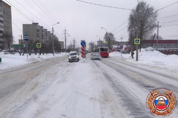 ДТП произошло на этом пешеходном переходе на проспекте Декабристов ДТП произошло на этом пешеходном переходе на проспекте Декабристов