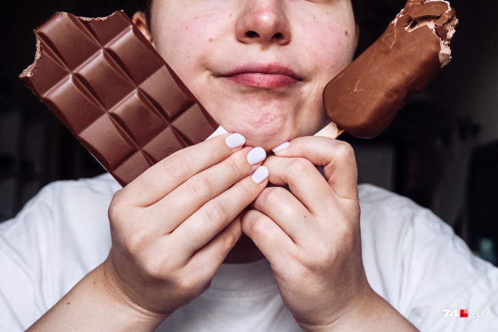 Поедание сладкого — далеко не единственная причина проблем с кожей