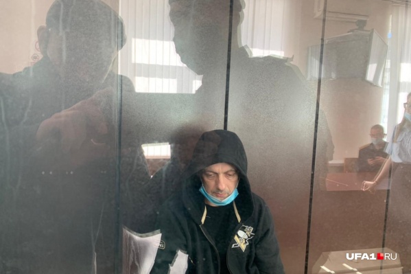 Яшин вел себя в суде очень тихо и спокойно Яшин вел себя в суде очень тихо и спокойно 