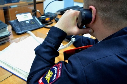 Соседи дважды звонили в полицию с жалобами на скандал в одной из квартир. В первый раз полицейский отреагировал, во второй раз — проигнорировал Соседи дважды звонили в полицию с жалобами на скандал в одной из квартир. В первый раз полицейский отреагировал, во второй раз — проигнорировал