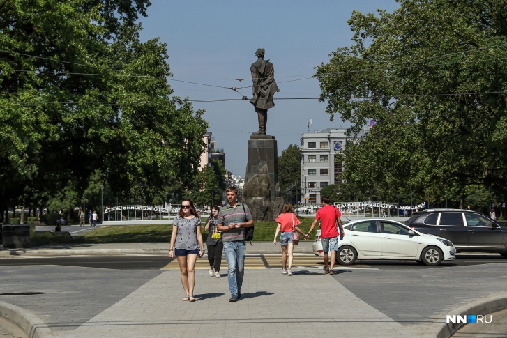 После благоустройства на площади Горького значительно возросло количество пешеходов После благоустройства на площади Горького значительно возросло количество пешеходов