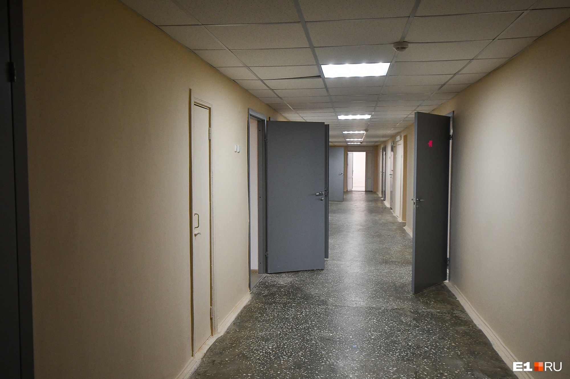 На этаже, где работает администрация больницы, недавно прошел ремонт 