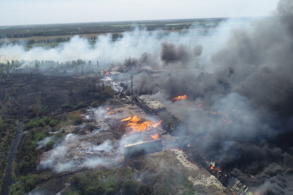 Изначально пожарных вызывали на возгорание травы Изначально пожарных вызывали на возгорание травы