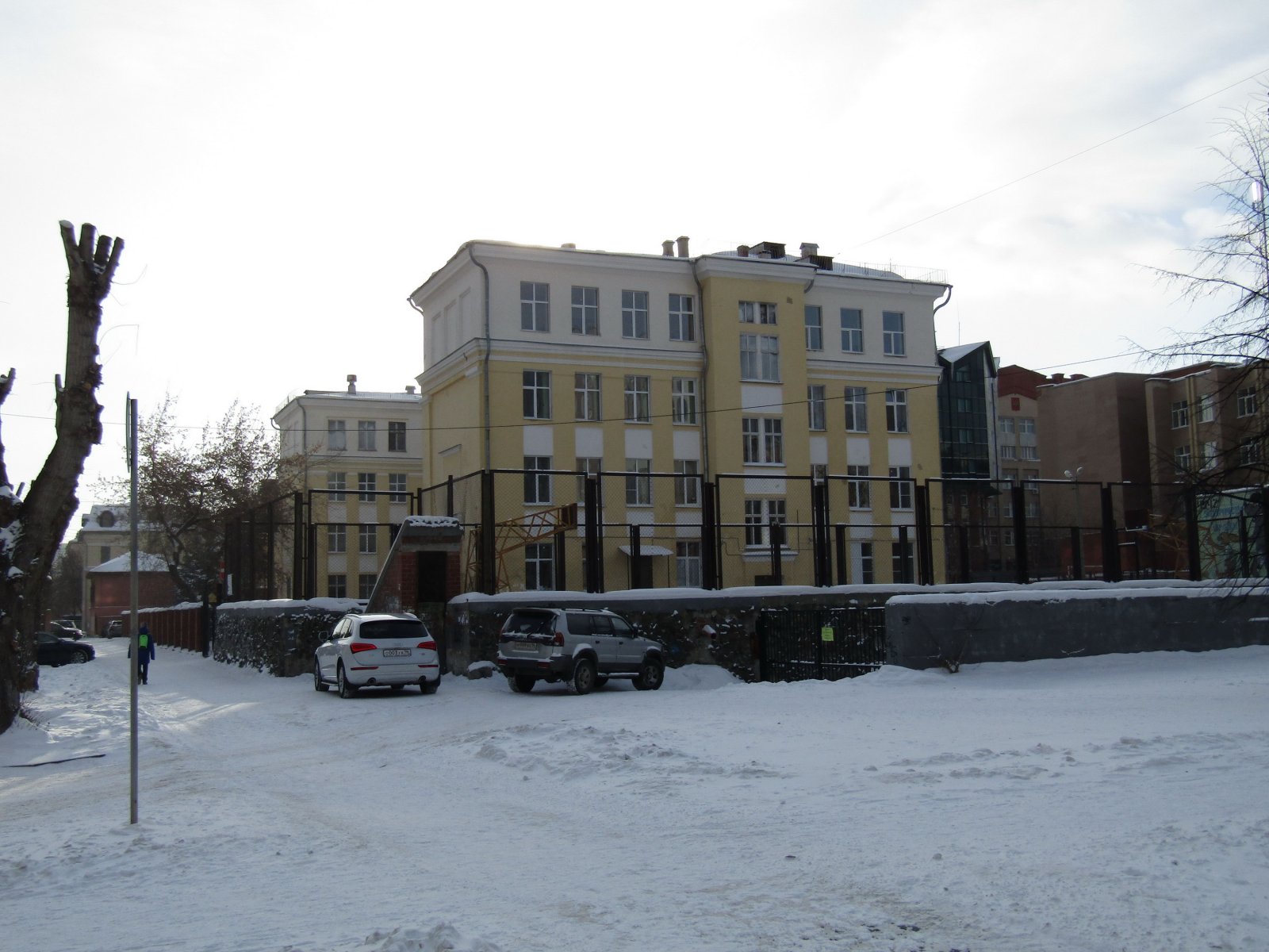 Есть признаки кишечной инфекции: в школе в центре Екатеринбурга заболели дети