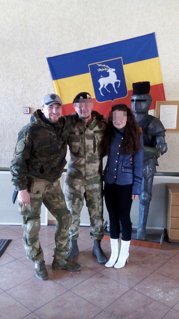 Ярослав К. (по центру) и его супруга <nobr class="_">Яна К</nobr>. (справа) Ярослав К. (по центру) и его супруга <nobr class="_">Яна К</nobr>. (справа)