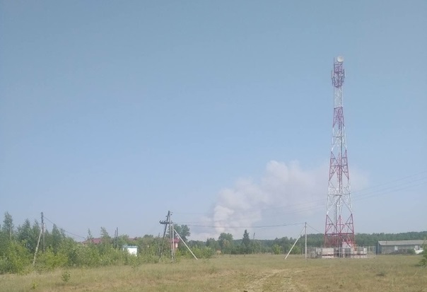 Так выглядит дым от пожара из поселка Новый Тап Так выглядит дым от пожара из поселка Новый Тап