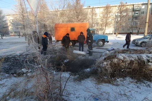 Тепло в дом на Моторной, 11 поступило лишь к полуночи, но в угловых комнатах до сих пор холодно Тепло в дом на Моторной, 11 поступило лишь к полуночи, но в угловых комнатах до сих пор холодно