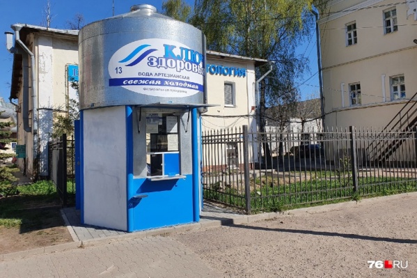 Кроме того, компания не заплатила за аренду мест под ларьки Кроме того, компания не заплатила за аренду мест под ларьки