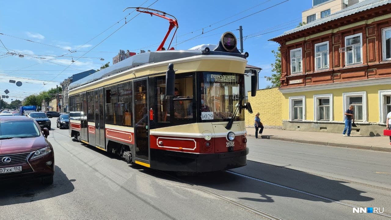Кому-то стыдно, а кому-то нравится. На «Городское кольцо» вышел первый ретротрамвай