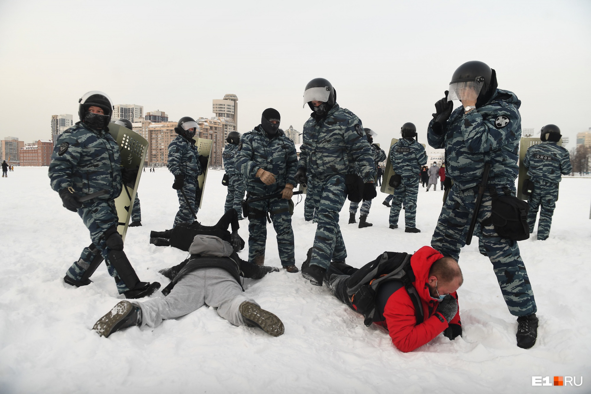 Ледовое побоище: главные кадры жестких задержаний в Екатеринбурге