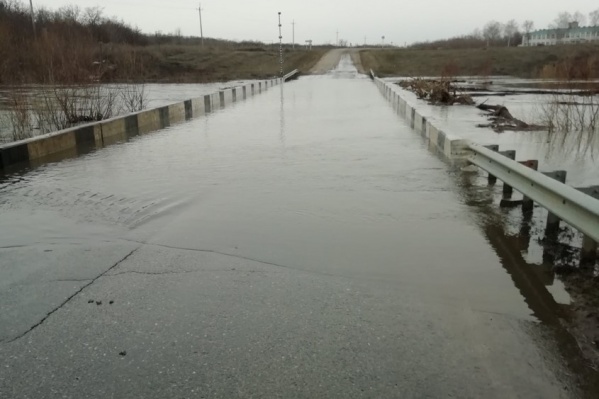 В Пестравском районе вода в реке Большой Иргиз поднялась значительно выше моста В Пестравском районе вода в реке Большой Иргиз поднялась значительно выше моста