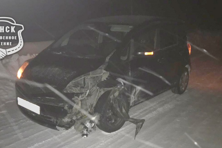 В эту машину врезались любители экстремальных катаний В эту машину врезались любители экстремальных катаний