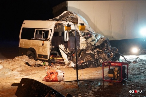 Место ДТП под Сызранью <a href="https://63.ru/text/incidents/2021/01/30/69737316/" target="_blank" class="_">выглядело</a> жутко Место ДТП под Сызранью <a href="https://63.ru/text/incidents/2021/01/30/69737316/" target="_blank" class="_">выглядело</a> жутко