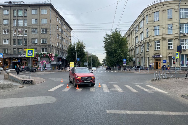 Мальчик шел со взрослым Мальчик шел со взрослым