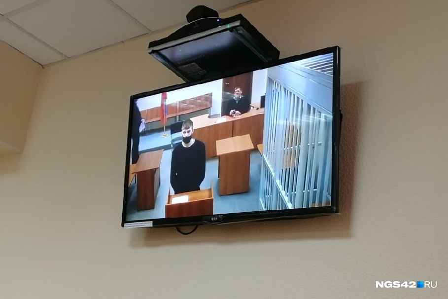 Допрос нескольких свидетелей проходил через видео-конференц-связь Допрос нескольких свидетелей проходил через видео-конференц-связь