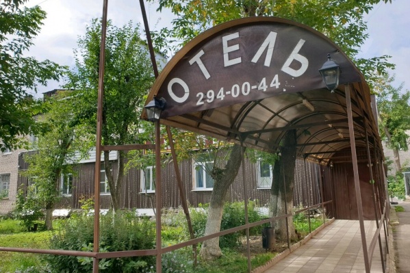 «Амулет» временно не принимает посетителей, их клиентов перенаправляют в другой отель «Амулет» временно не принимает посетителей, их клиентов перенаправляют в другой отель