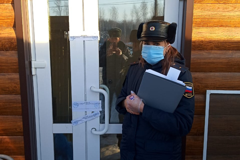 Всех постояльцев пансионата отправили по домам, двери учреждения опечатали на полтора месяца Всех постояльцев пансионата отправили по домам, двери учреждения опечатали на полтора месяца