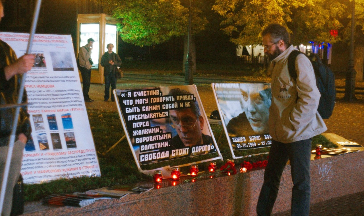 В память о Борисе Немцове земляки создали мемориал