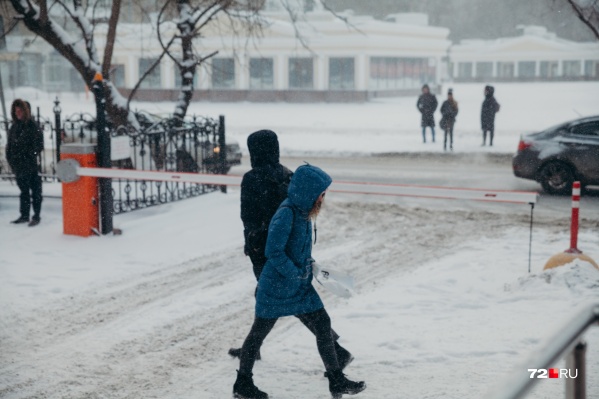 В этом году февраль не на шутку капризничает. По совету синоптиков одевайтесь теплее, потому что впереди нас с вами ждет еще несколько холодных дней В этом году февраль не на шутку капризничает. По совету синоптиков одевайтесь теплее, потому что впереди нас с вами ждет еще несколько холодных дней