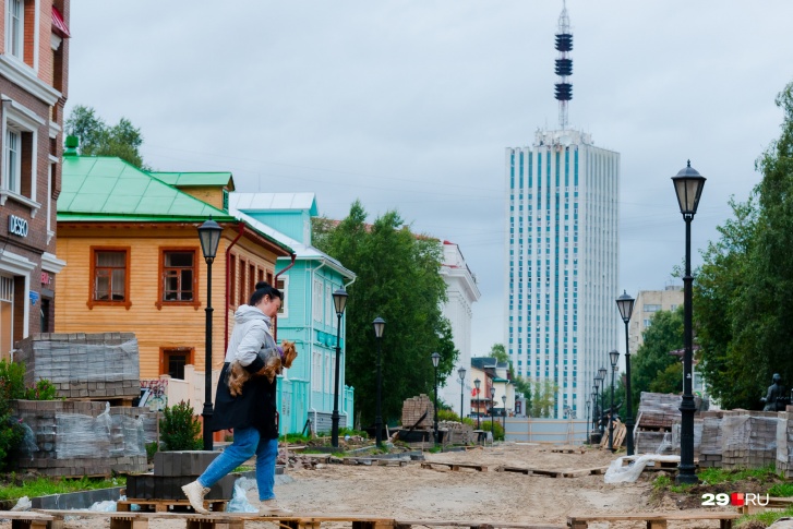 Лето уже на исходе, успевайте гулять, пока на улице сухо и довольно тепло Лето уже на исходе, успевайте гулять, пока на улице сухо и довольно тепло