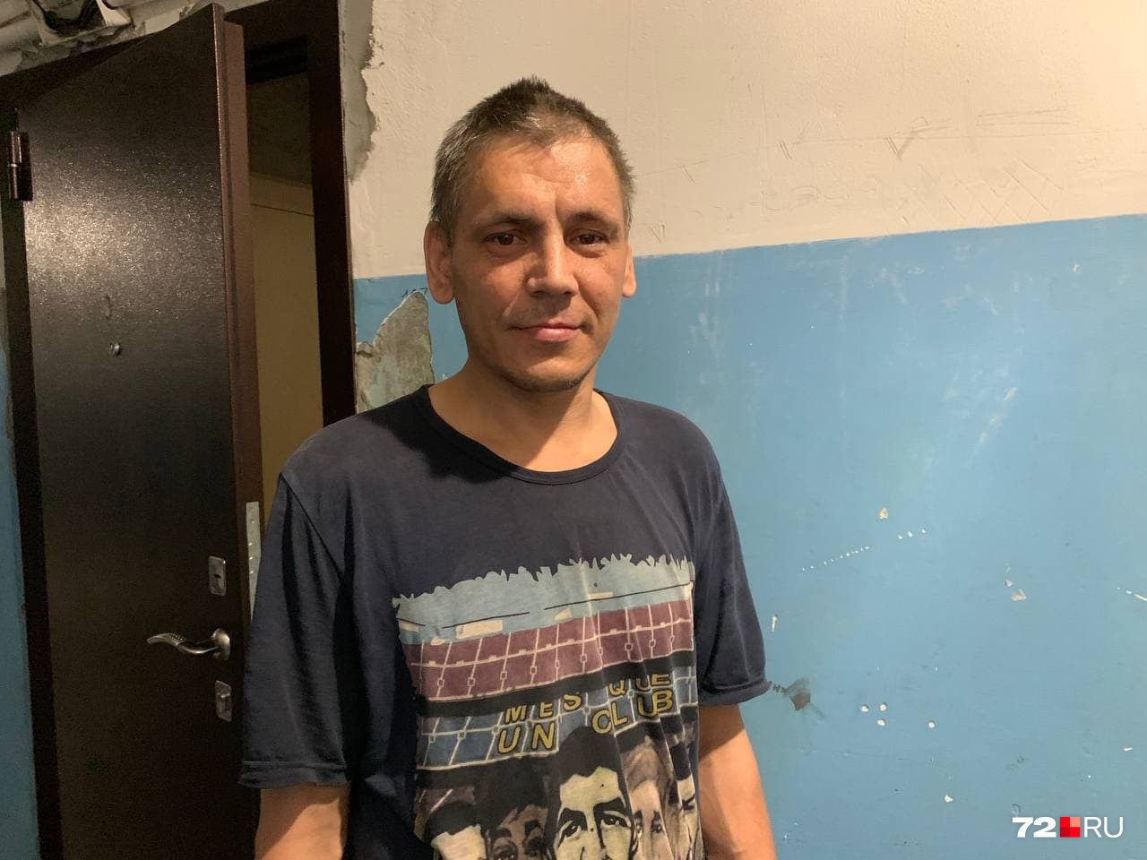 Сергей Муравьёв говорит, что один воспитывает детей и зарабатывает на жизнь подработками. В основном трудится грузчиком Сергей Муравьёв говорит, что один воспитывает детей и зарабатывает на жизнь подработками. В основном трудится грузчиком