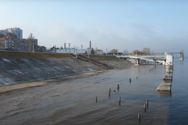 Причалы речного вокзала ушли под воду Причалы речного вокзала ушли под воду