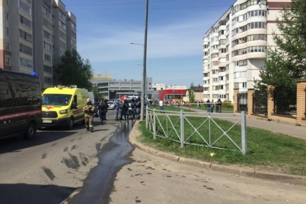 Террорист открыл стрельбу в школе во время уроков Террорист открыл стрельбу в школе во время уроков