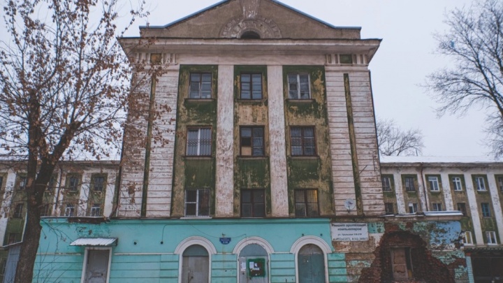 «Вопреки ожиданиям, не является объектом культурного наследия». Общежитие на Уральской, построенное по проекту Мейера, снесут