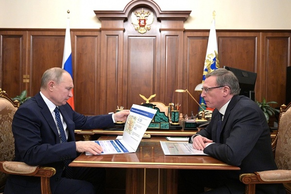 Бурков хорошо подготовился к встрече с Путиным. Он взял с собой альбом с проектом северного обхода Бурков хорошо подготовился к встрече с Путиным. Он взял с собой альбом с проектом северного обхода