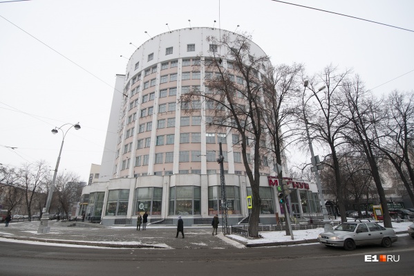 Гостиница строилась в 30-х годах вместе с Городком чекистов Гостиница строилась в 30-х годах вместе с Городком чекистов