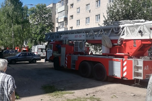 Пожар произошел в одной из квартир многоэтажки Пожар произошел в одной из квартир многоэтажки