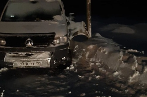 Кроме водителя, в автобусе находилось четыре пассажира Кроме водителя, в автобусе находилось четыре пассажира