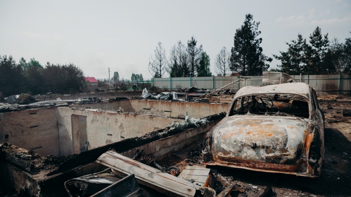 «Достраивали дачу, планировали ставить двери»: пронзительные истории людей, чьи дома уничтожил пожар