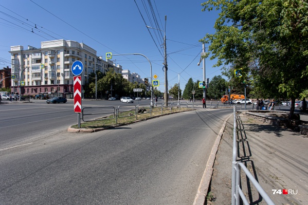 Убирать правый поворот в этом месте или нет, власти не могут решить уже полтора года Убирать правый поворот в этом месте или нет, власти не могут решить уже полтора года